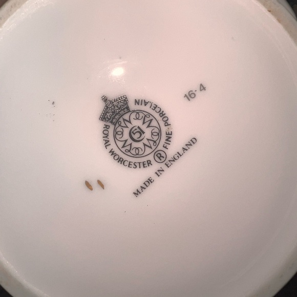 Royal Worcester Evesham Gold 56 Oz Pitcher Made in England-1961 - Picture 6 of 6